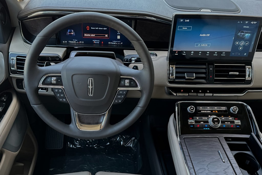 Thumbnail: 2024 Lincoln Navigator - 11