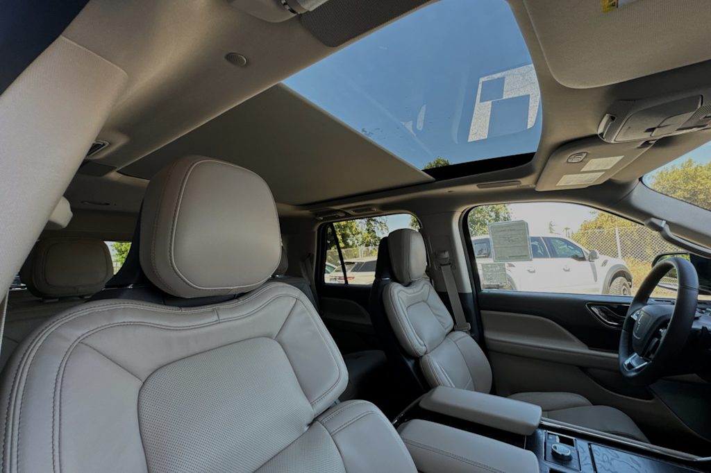 Thumbnail: 2024 Lincoln Navigator - 23
