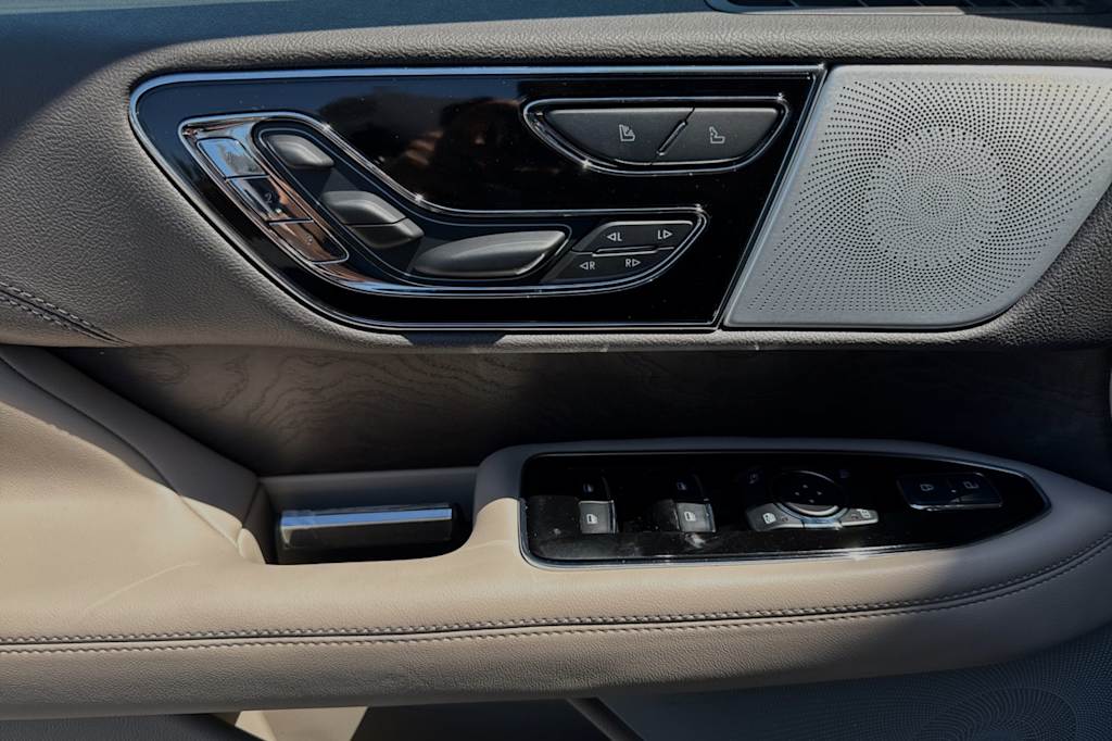 Thumbnail: 2024 Lincoln Navigator - 20