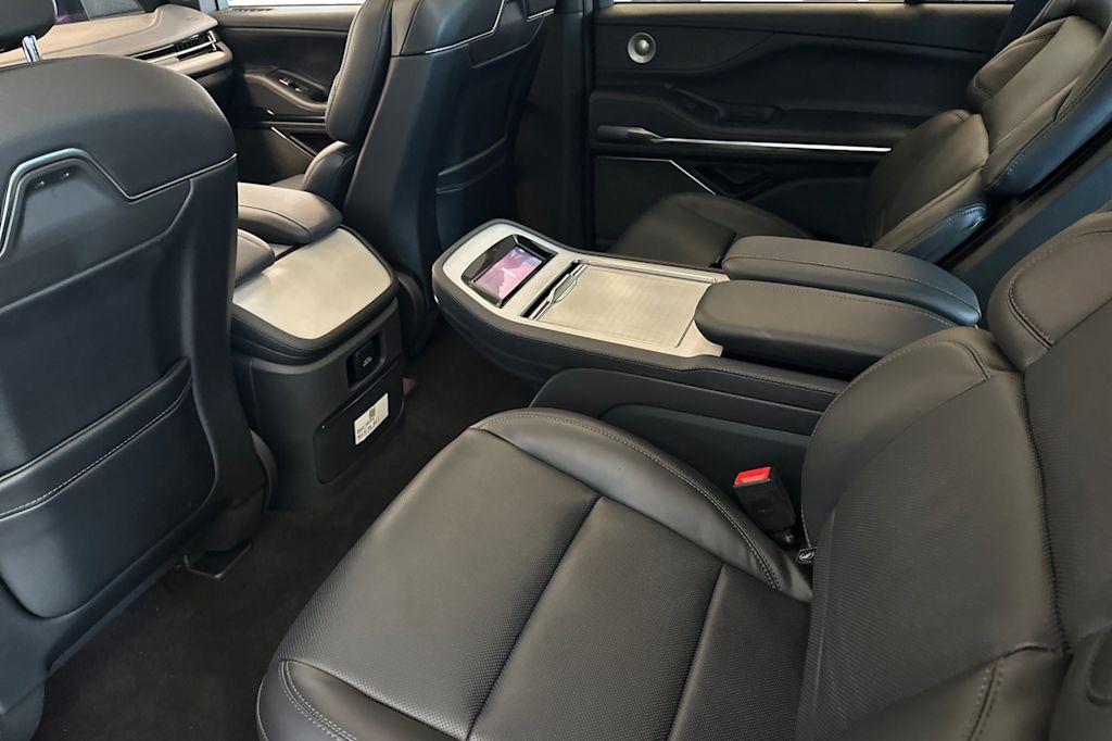 Thumbnail: 2026 Lincoln Navigator - 8