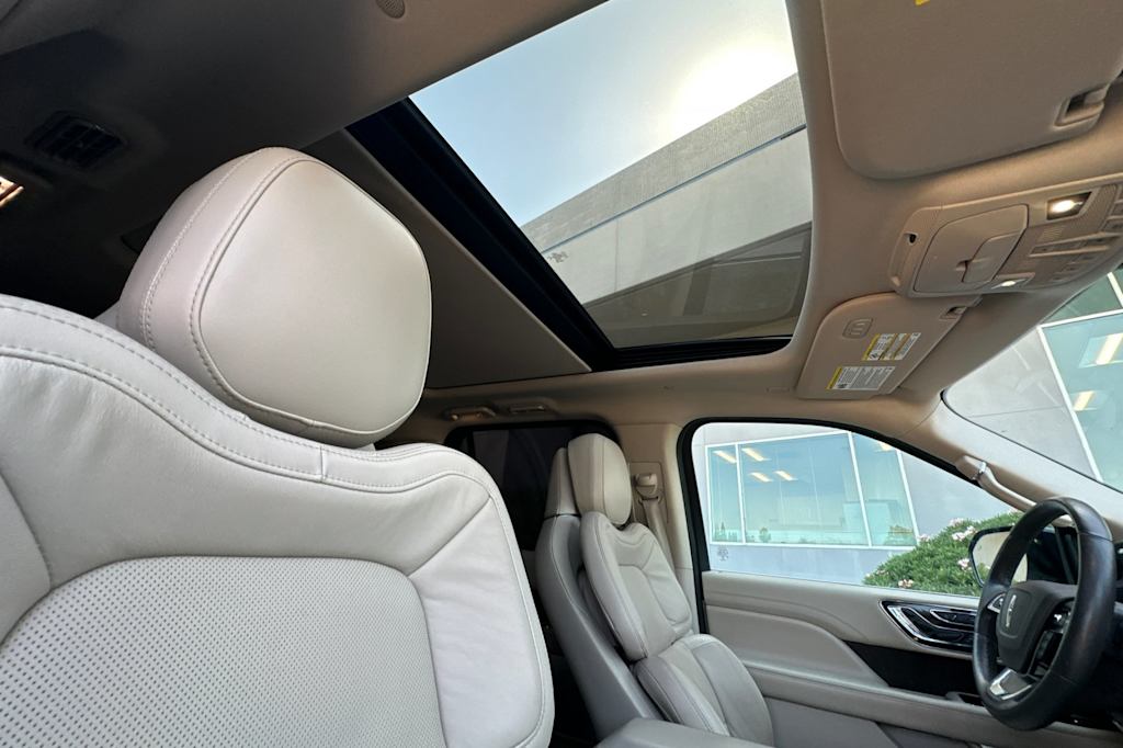 Thumbnail: 2021 Lincoln Navigator - 23