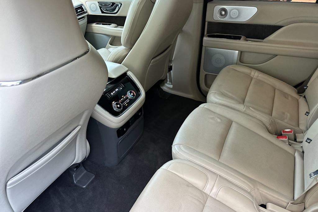 Thumbnail: 2021 Lincoln Navigator - 10
