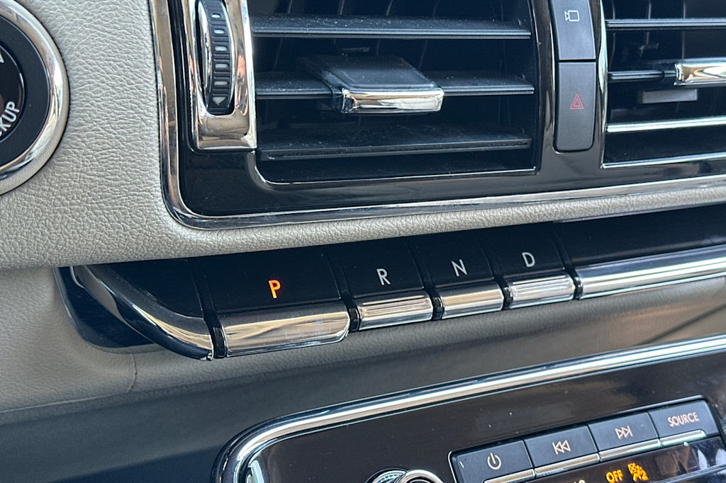 Thumbnail: 2021 Lincoln Navigator - 27