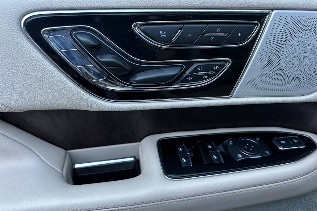 Thumbnail: 2021 Lincoln Navigator - 20