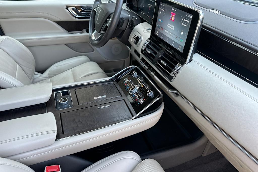 Thumbnail: 2021 Lincoln Navigator - 12