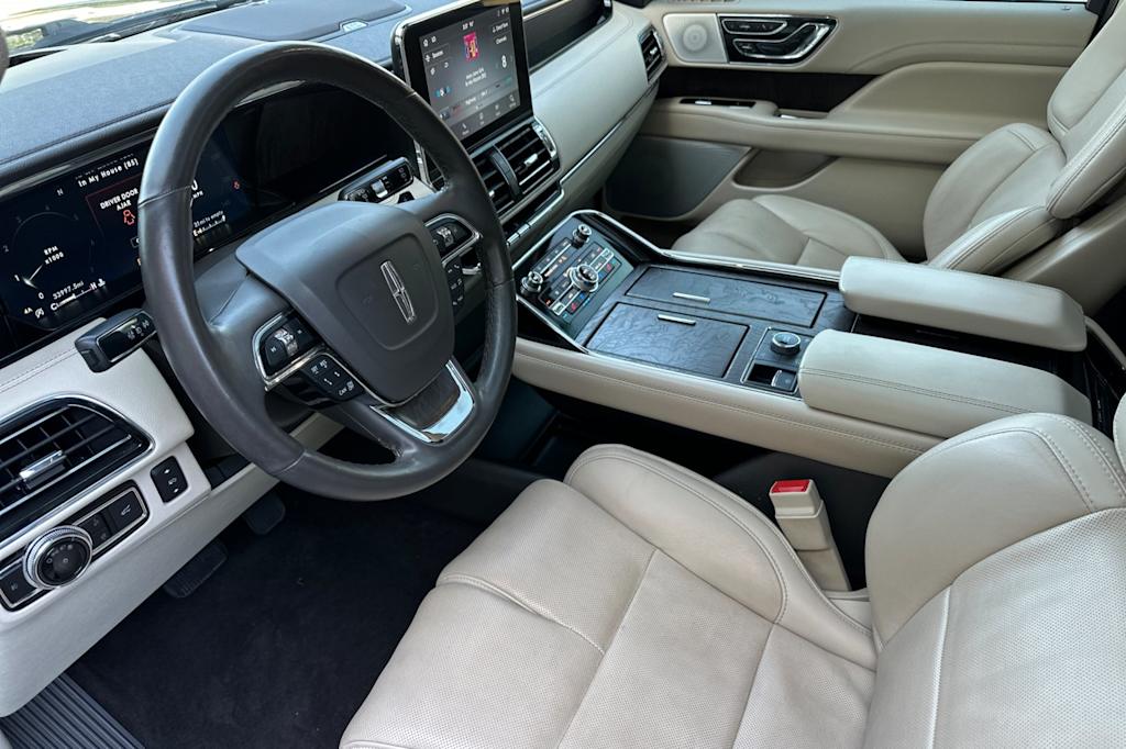 Thumbnail: 2021 Lincoln Navigator - 9
