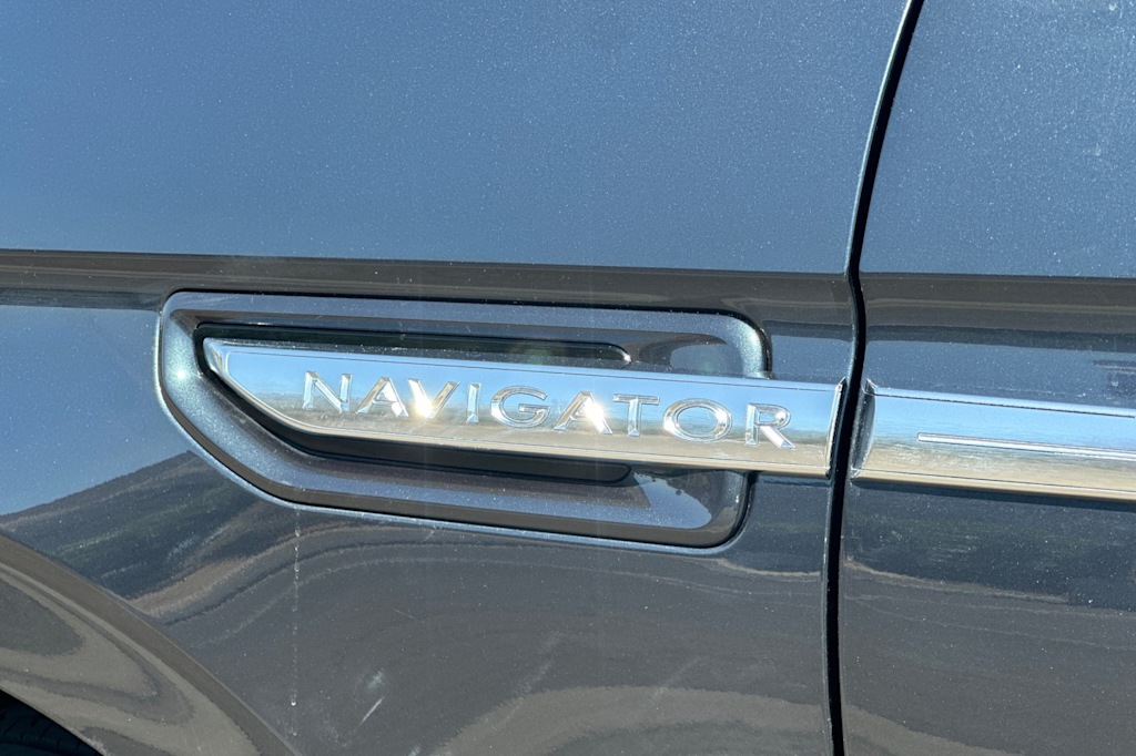Thumbnail: 2021 Lincoln Navigator - 7