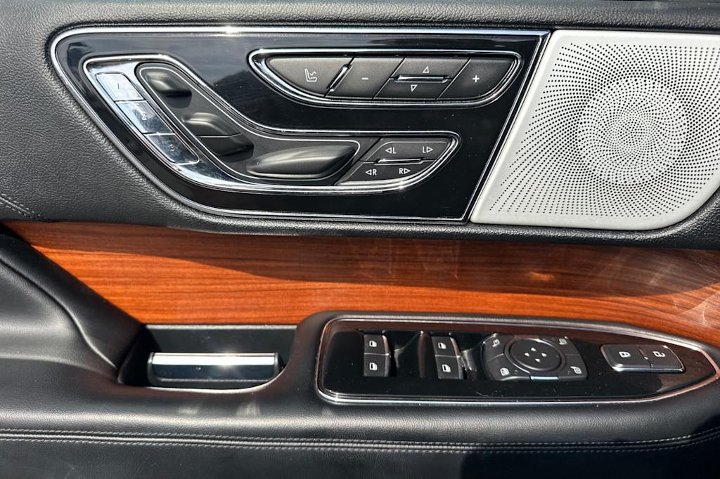 Thumbnail: 2018 Lincoln Navigator - 18