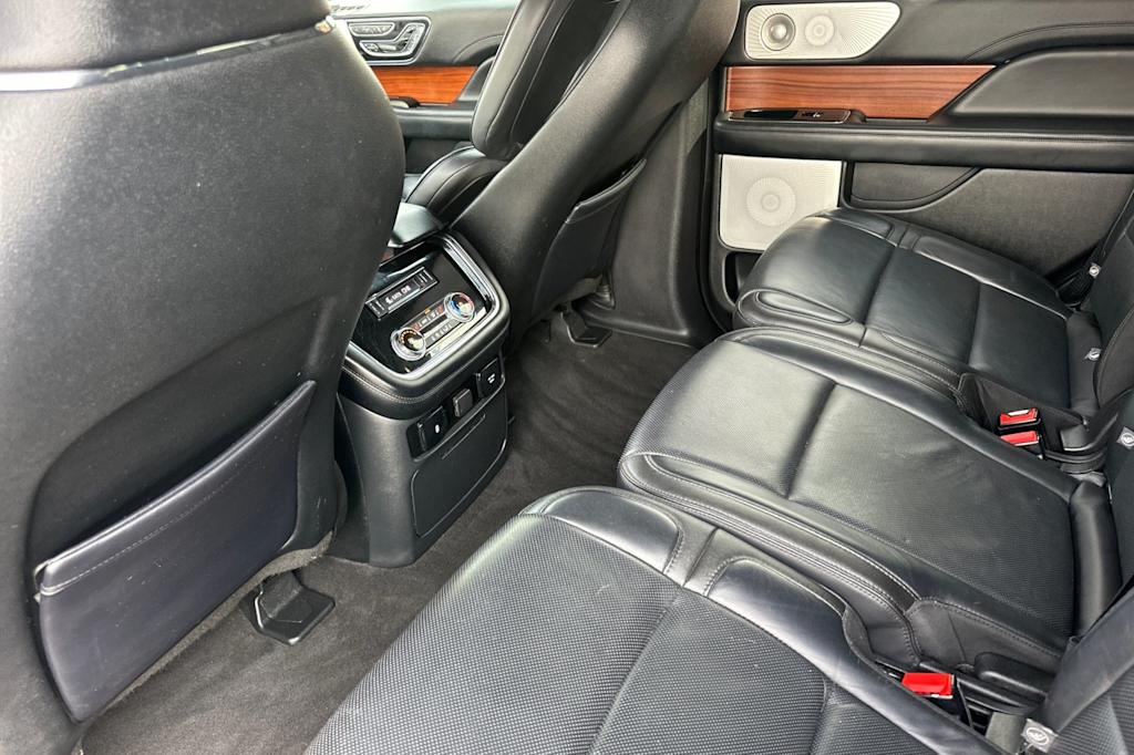 Thumbnail: 2018 Lincoln Navigator - 9