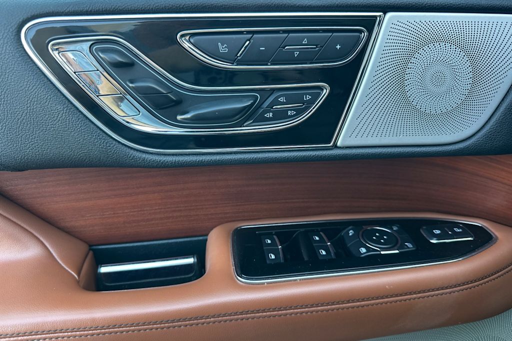 Thumbnail: 2020 Lincoln Navigator - 22