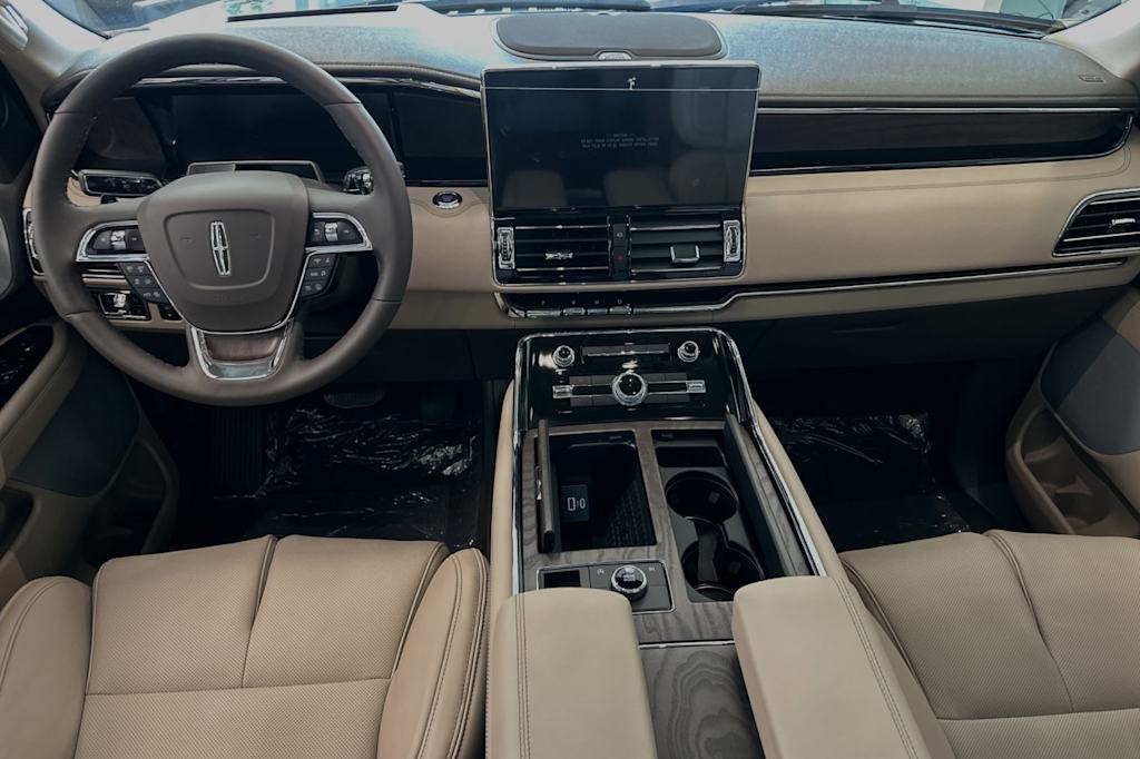 Thumbnail: 2024 Lincoln Navigator L - 2
