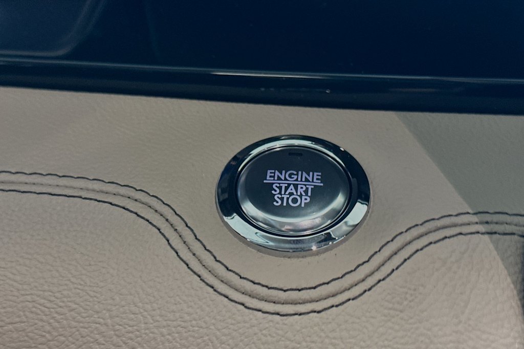 Thumbnail: 2024 Lincoln Navigator L - 26
