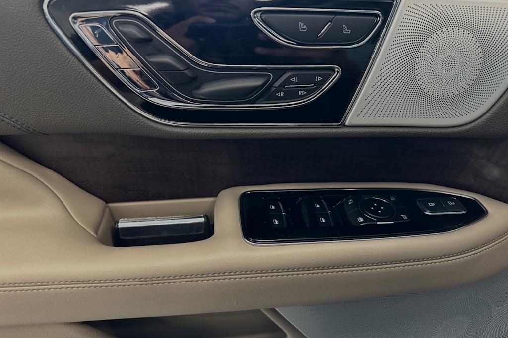 Thumbnail: 2024 Lincoln Navigator L - 20
