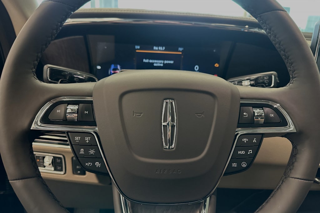 Thumbnail: 2024 Lincoln Navigator L - 27