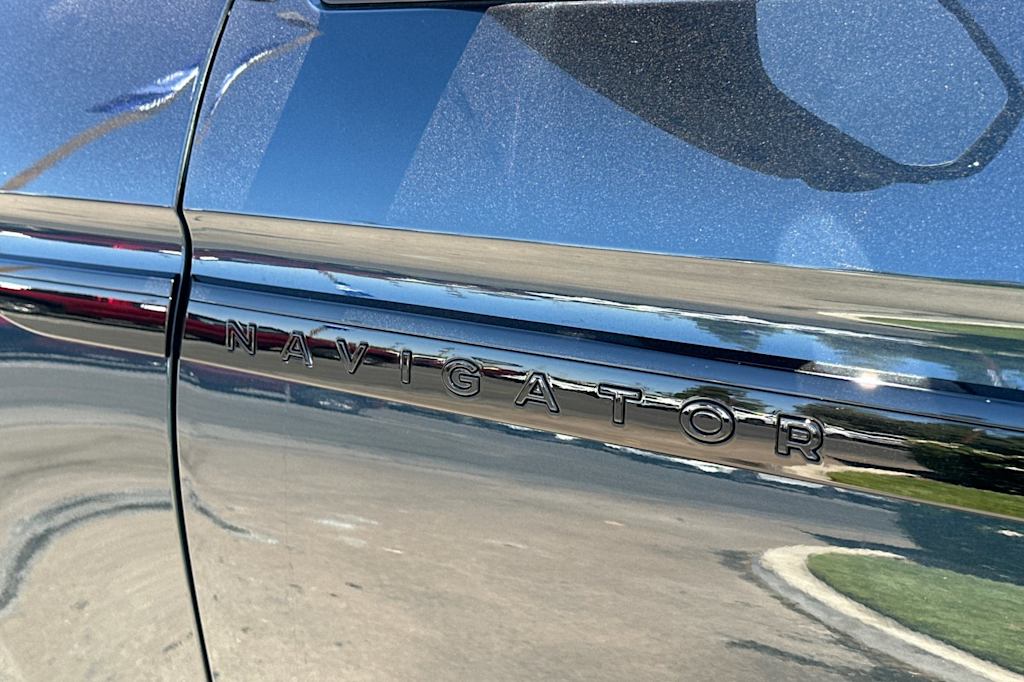 Thumbnail: 2026 Lincoln Navigator L - 29