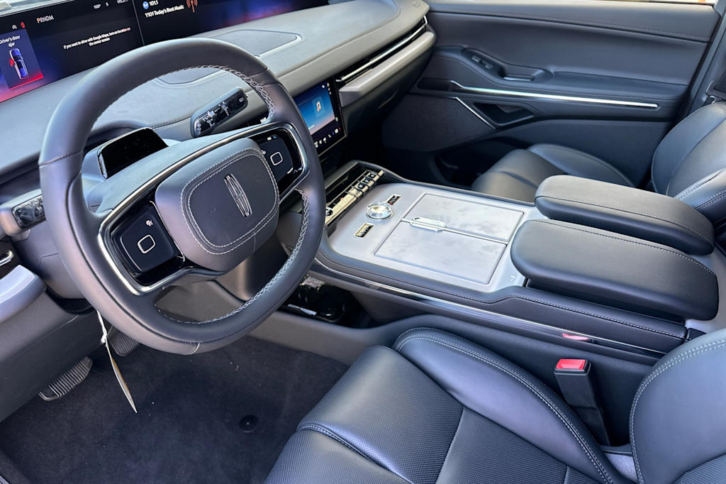 Thumbnail: 2026 Lincoln Navigator L - 9