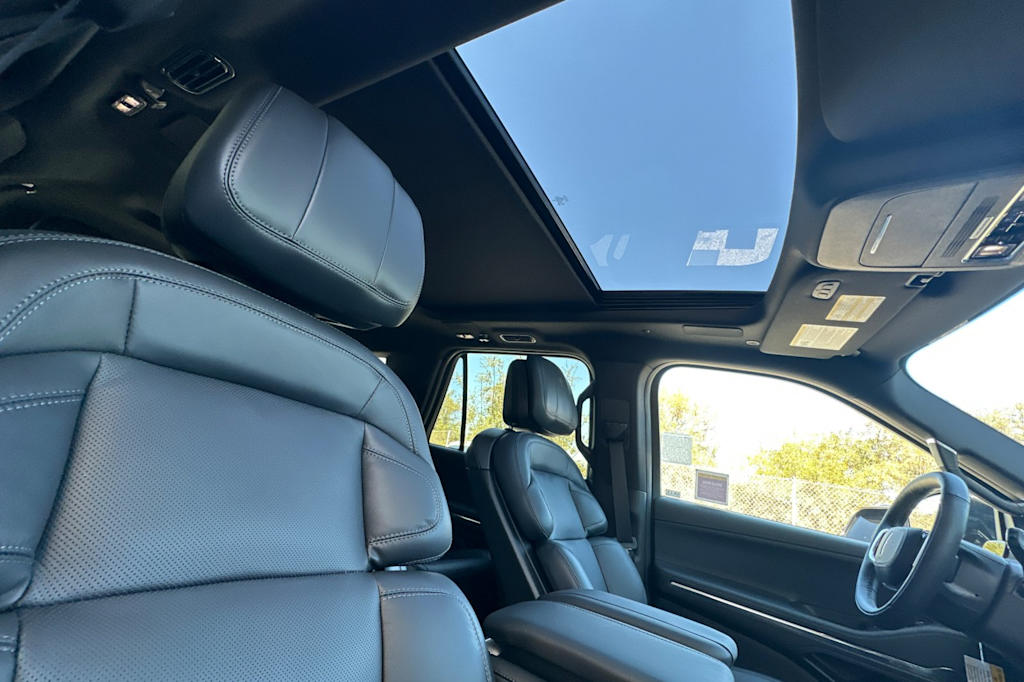 Thumbnail: 2026 Lincoln Navigator L - 23