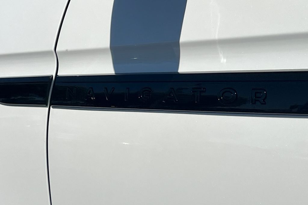 Thumbnail: 2026 Lincoln Navigator L - 7