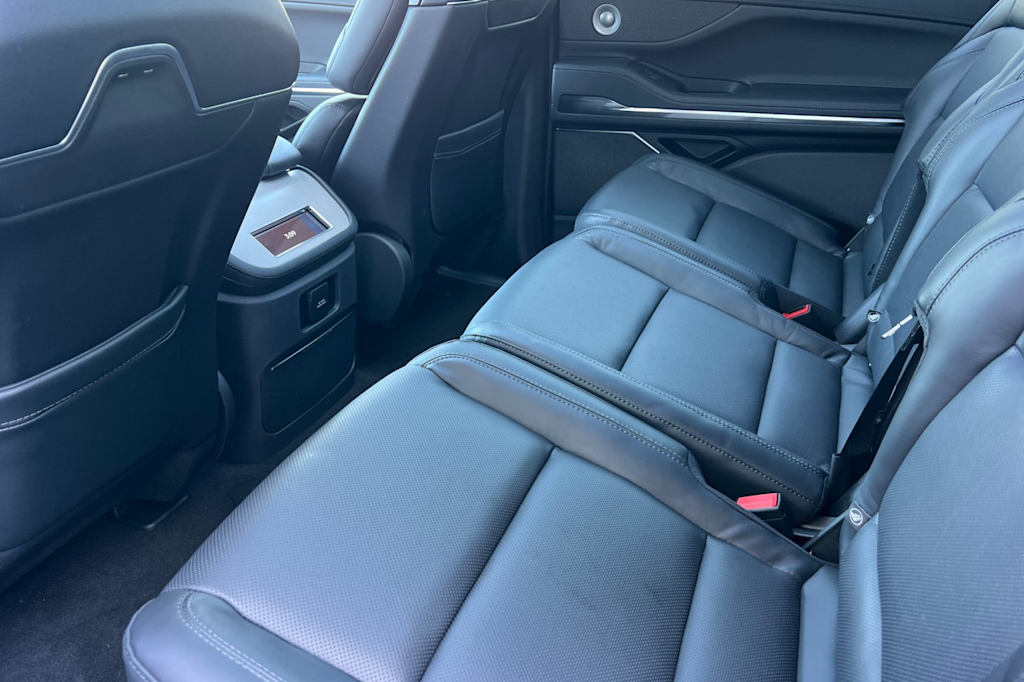 Thumbnail: 2026 Lincoln Navigator L - 10