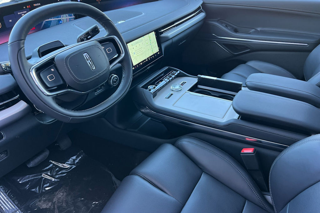 Thumbnail: 2026 Lincoln Navigator L - 9