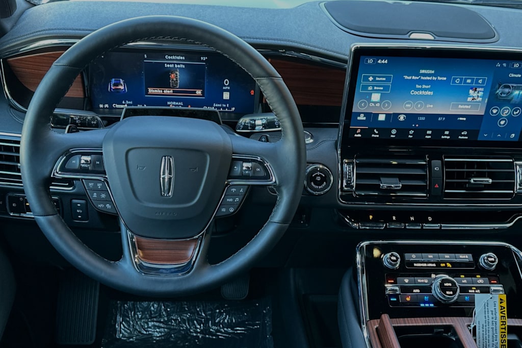 Thumbnail: 2024 Lincoln Navigator L - 10