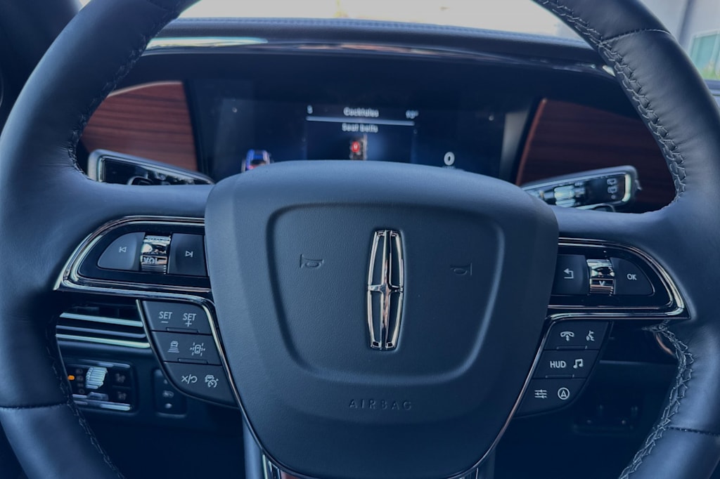 Thumbnail: 2024 Lincoln Navigator L - 28
