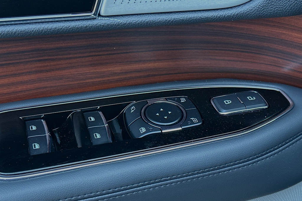 Thumbnail: 2024 Lincoln Navigator L - 21
