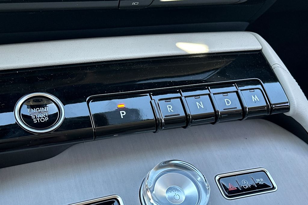 Thumbnail: 2026 Lincoln Navigator L - 24