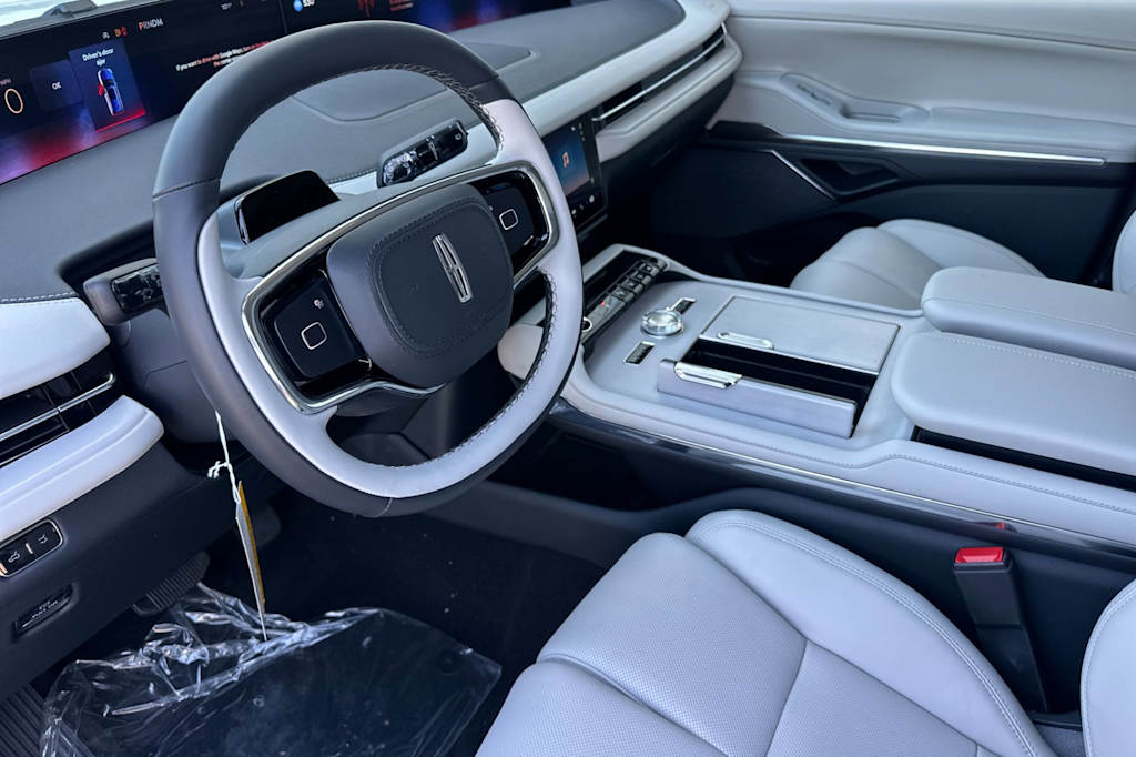 Thumbnail: 2026 Lincoln Navigator L - 9