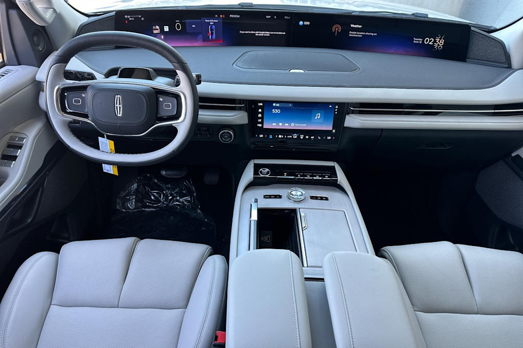 Thumbnail: 2026 Lincoln Navigator L - 2