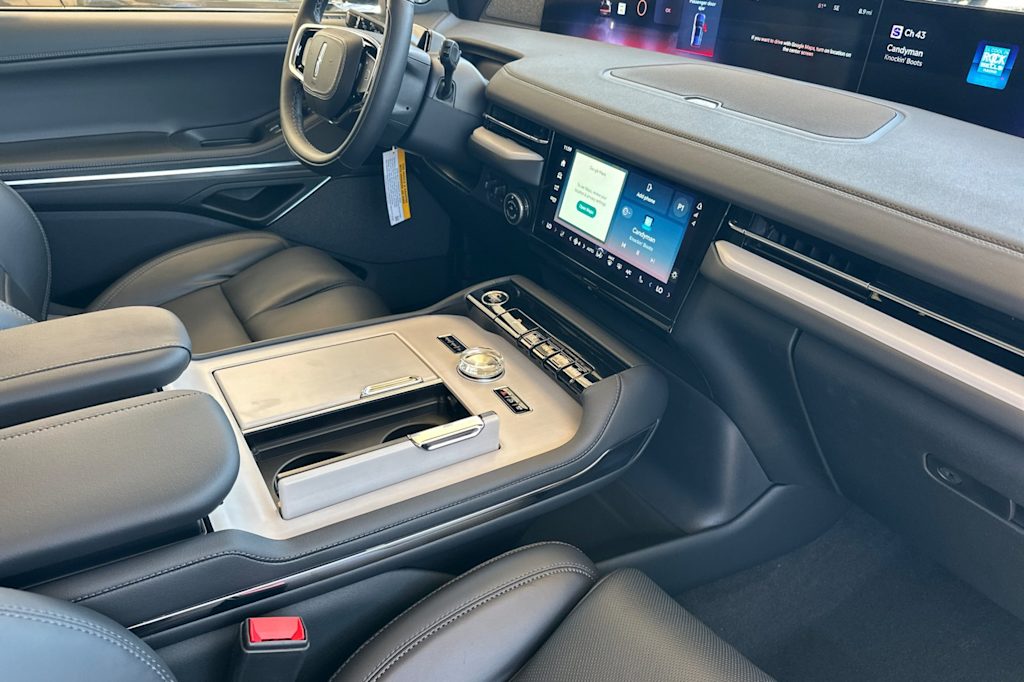 Thumbnail: 2026 Lincoln Navigator L - 12