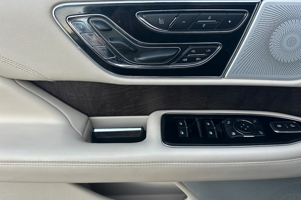 Thumbnail: 2018 Lincoln Navigator L - 7