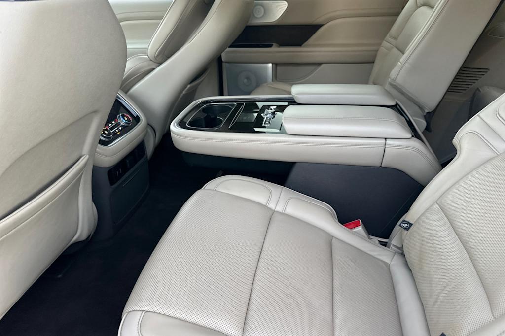 Thumbnail: 2018 Lincoln Navigator L - 10