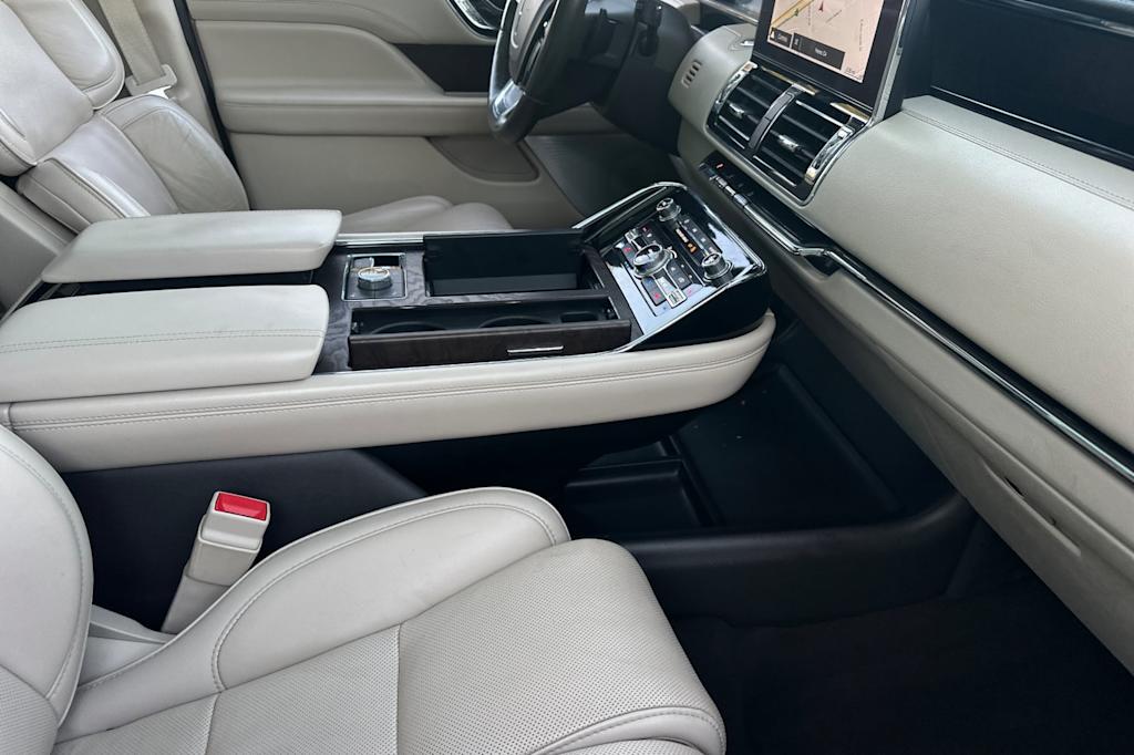 Thumbnail: 2018 Lincoln Navigator L - 13