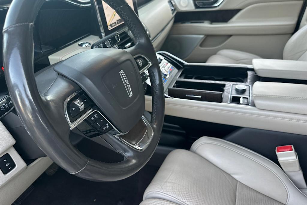 Thumbnail: 2018 Lincoln Navigator L - 9
