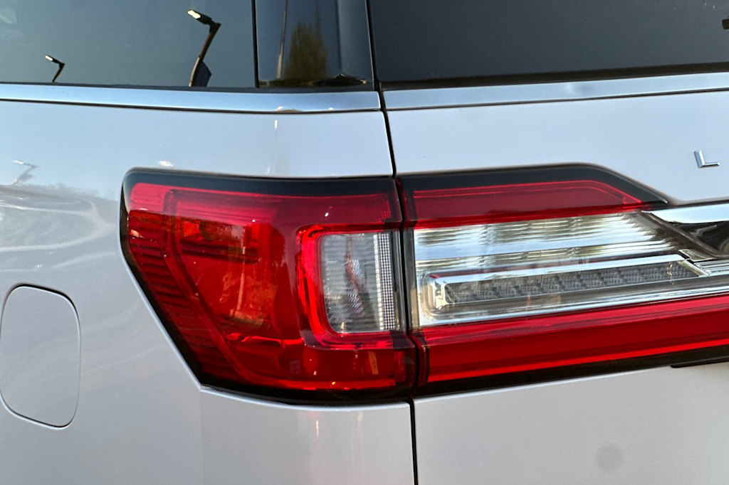 Thumbnail: 2018 Lincoln Navigator L - 30