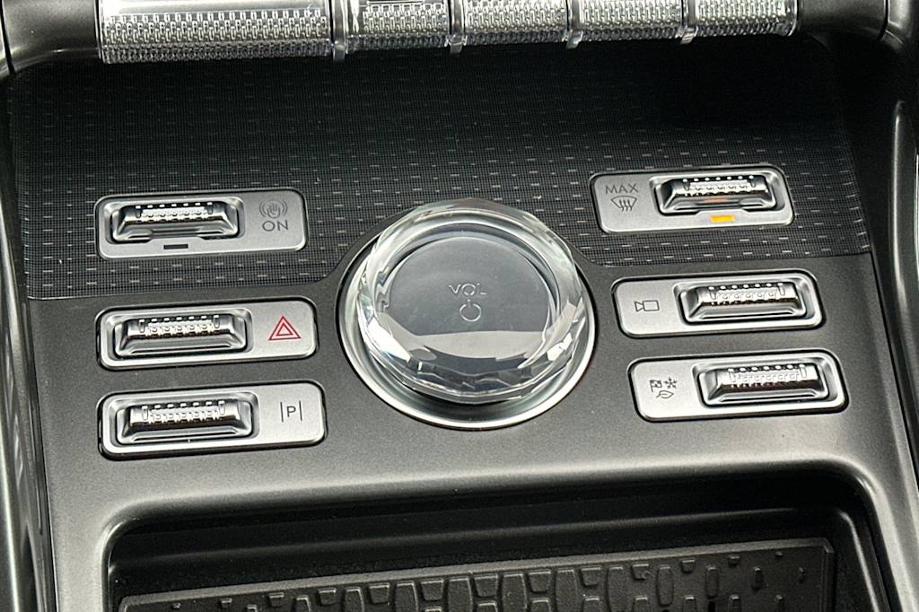 Thumbnail: 2026 Lincoln Nautilus - 21