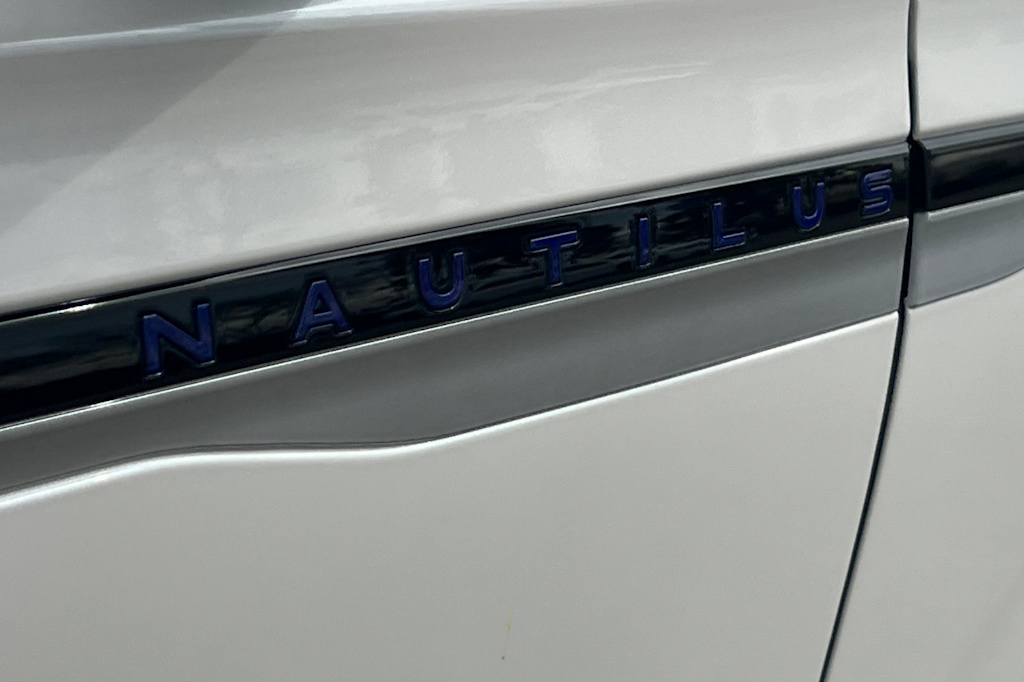 Thumbnail: 2026 Lincoln Nautilus - 6