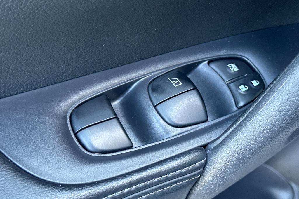 Thumbnail: 2015 Nissan Rogue - 22