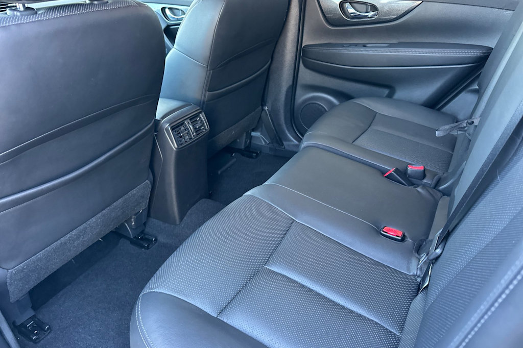 Thumbnail: 2015 Nissan Rogue - 10