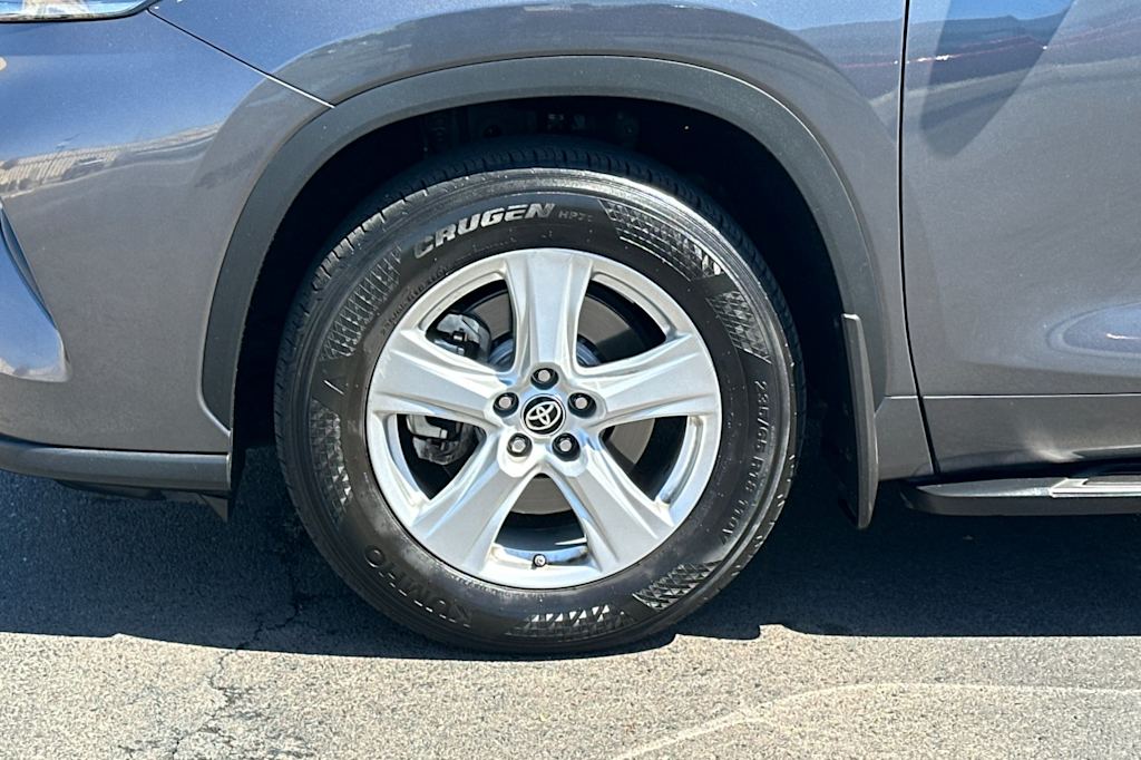 Thumbnail: 2021 Toyota Highlander - 8