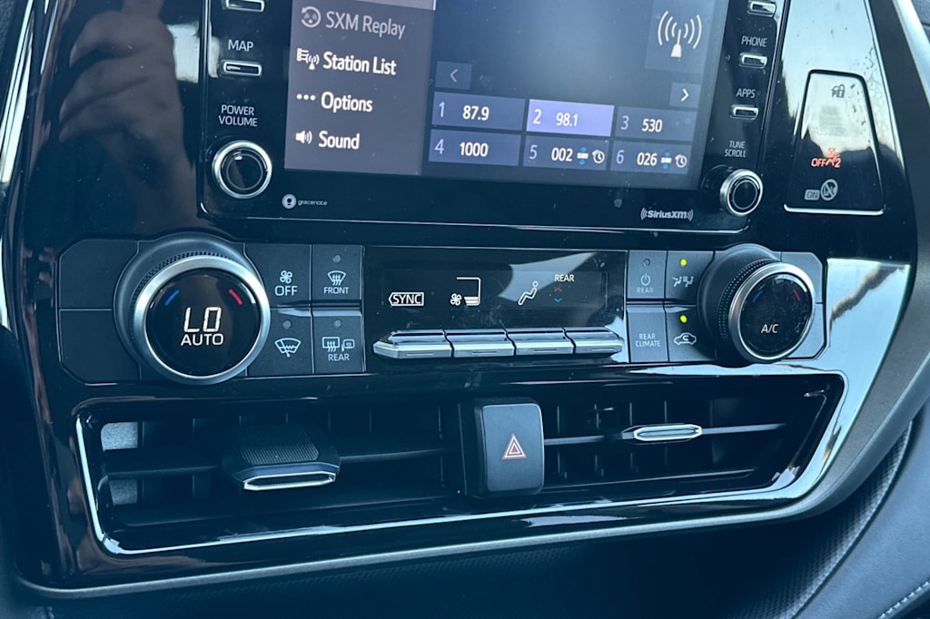 Thumbnail: 2021 Toyota Highlander - 26