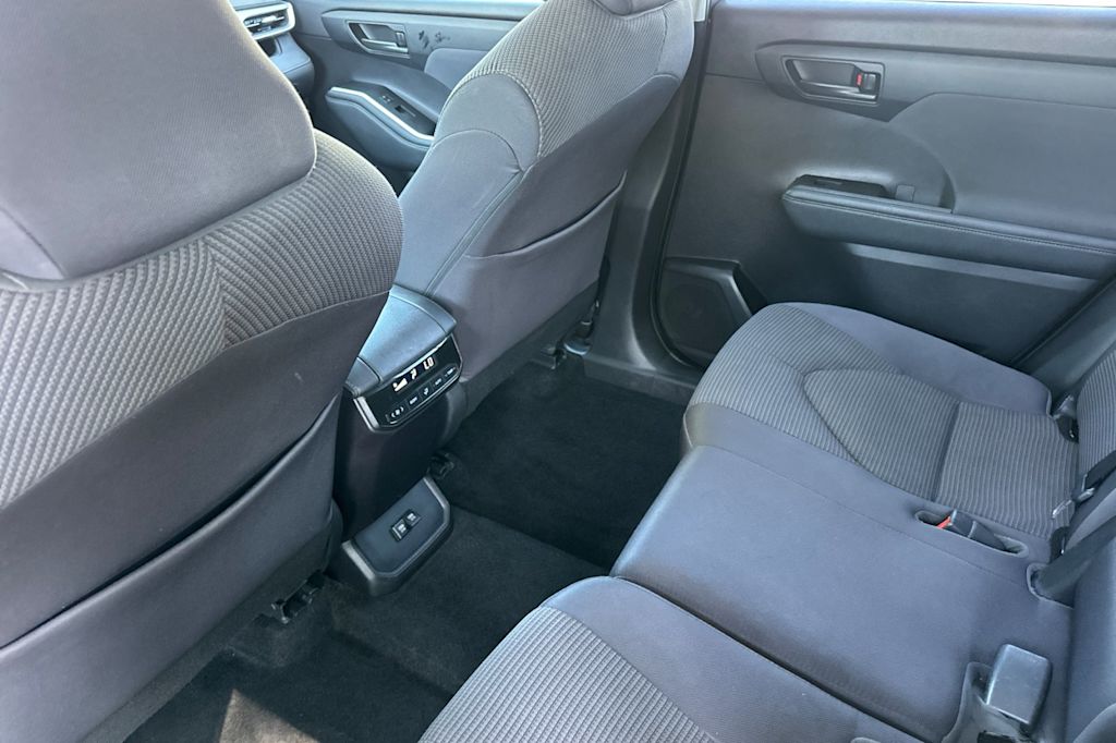 Thumbnail: 2021 Toyota Highlander - 11