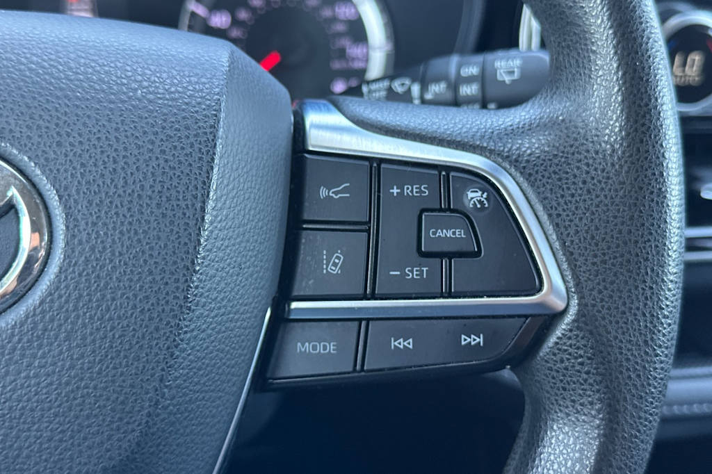 Thumbnail: 2021 Toyota Highlander - 31
