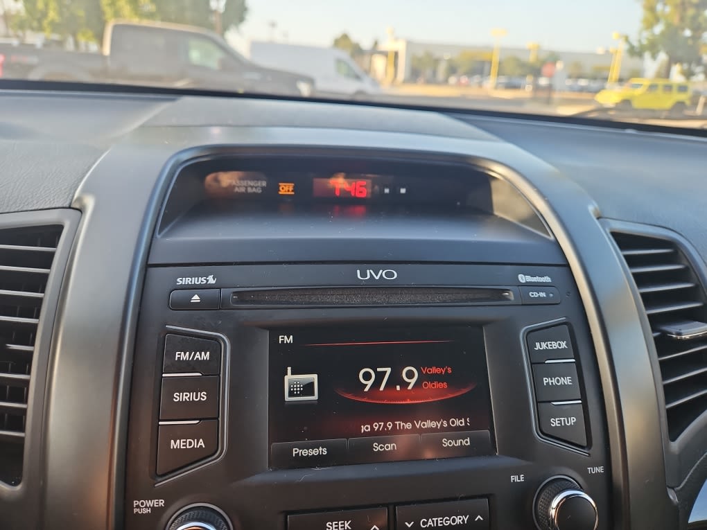 Thumbnail: 2013 Kia Sorento - 12