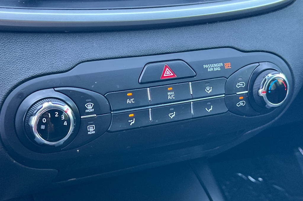 2020 Kia Sorento LX 26