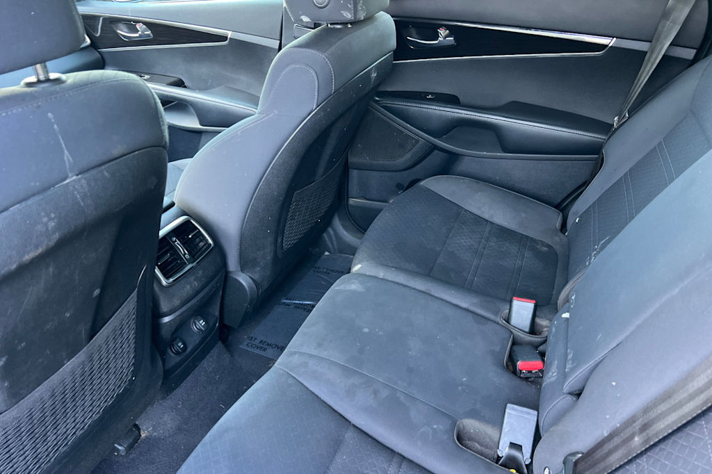2020 Kia Sorento LX 11