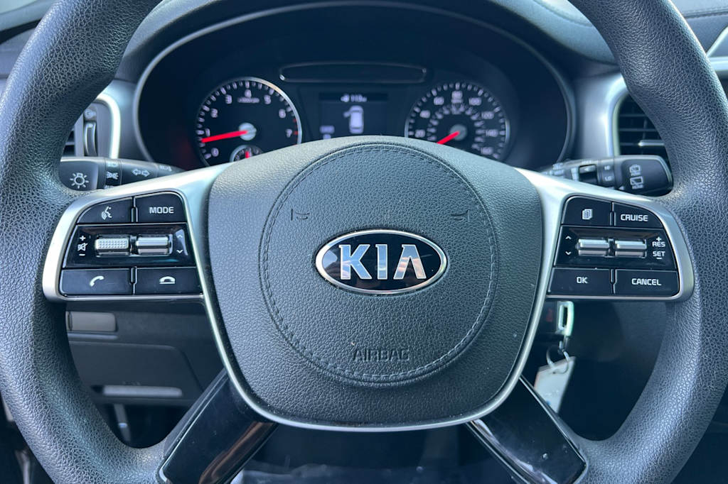 2020 Kia Sorento LX 27