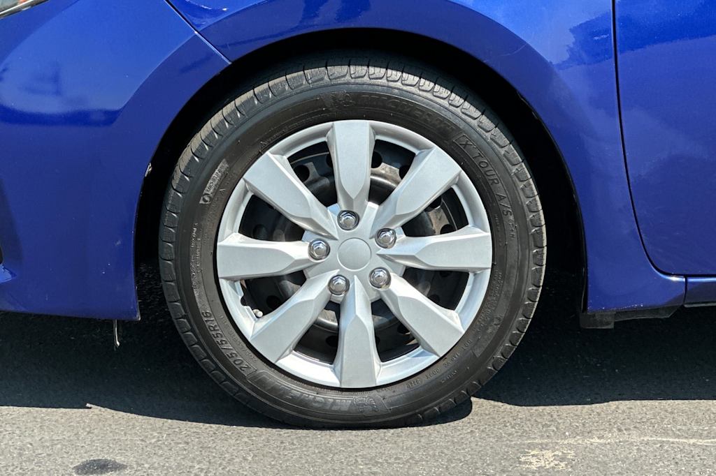 Thumbnail: 2015 Toyota Corolla - 8