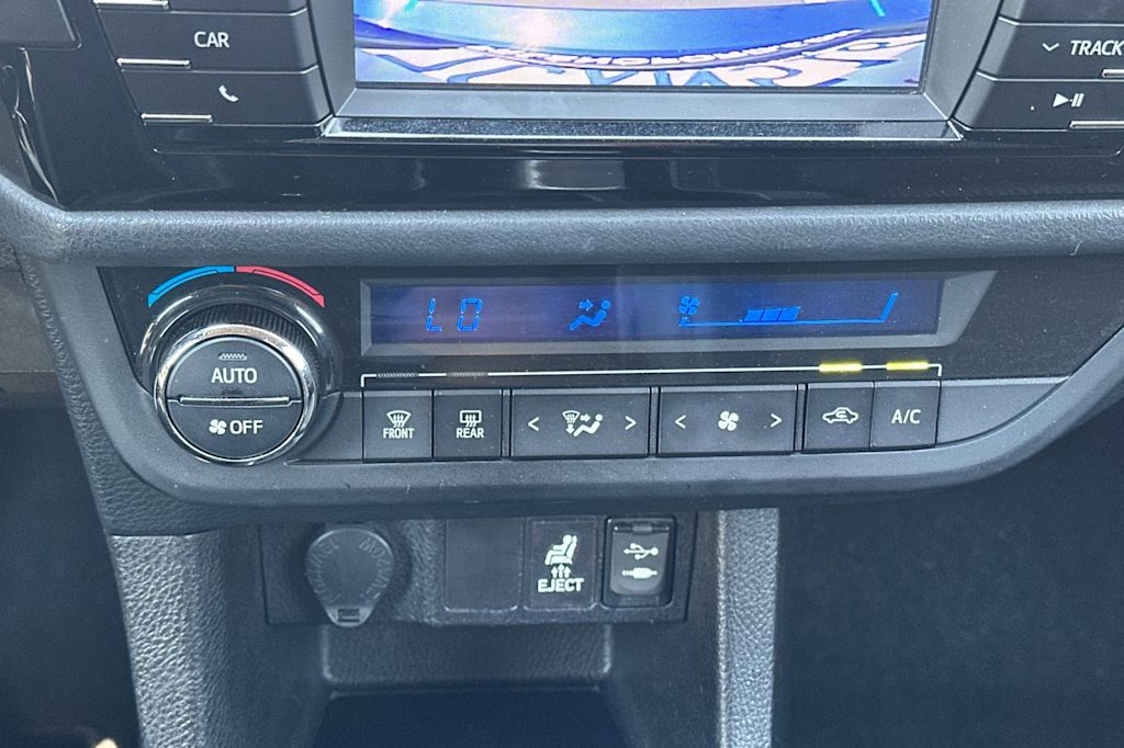 Thumbnail: 2015 Toyota Corolla - 23